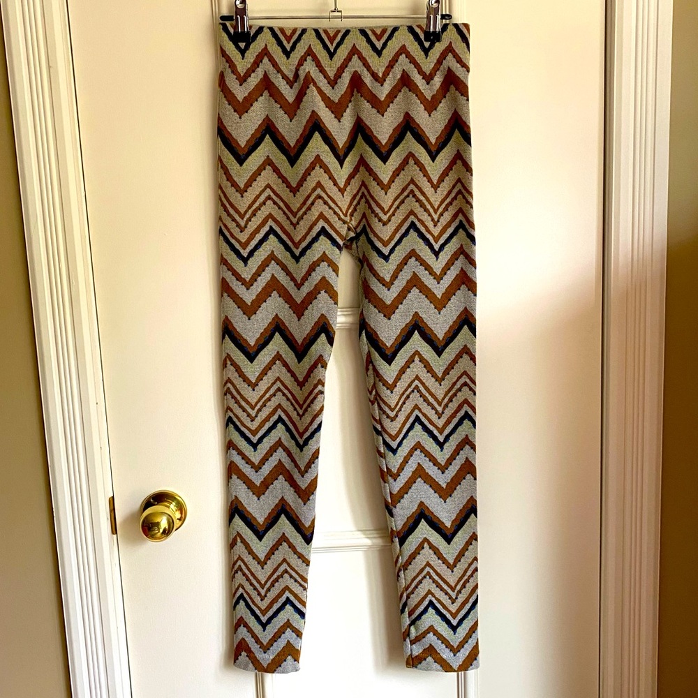 Chevron striped leggings. New condition.